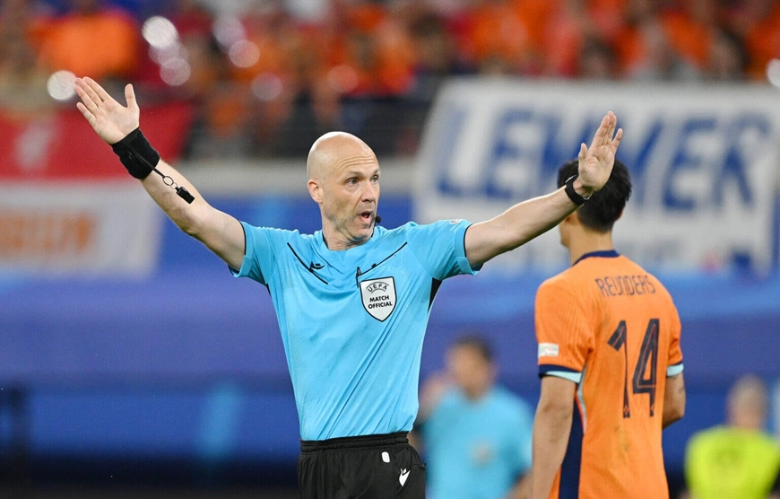 Tại sao bàn thắng của Xavi Simons không được công nhận?